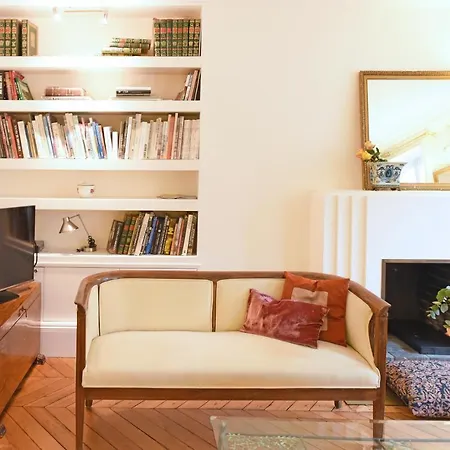 Sophisticated Gem In The Heart Of - 107m2 Appartement *