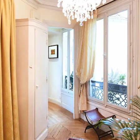 Sophisticated Gem In The Heart Of - 107m2 Appartement *