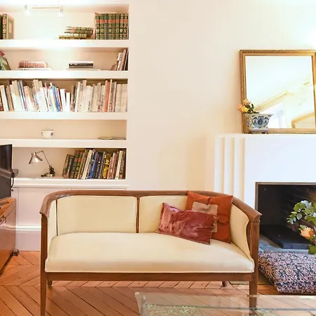 Sophisticated Gem In The Heart Of - 107m2 Appartement *